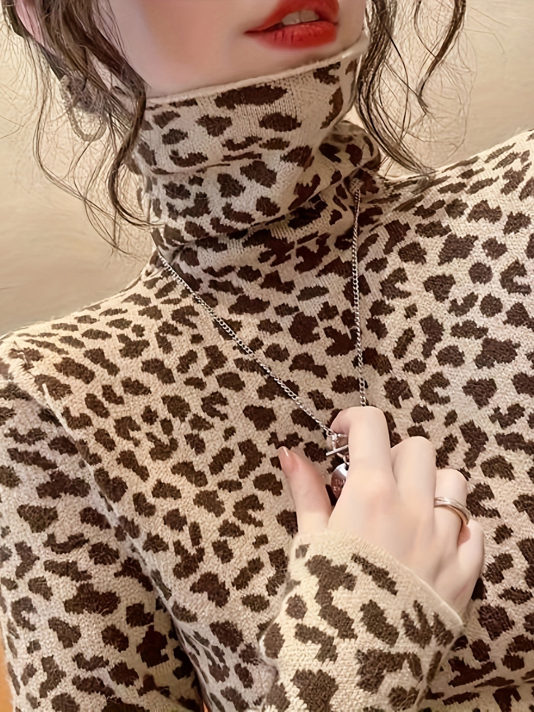 Sophie - Chic Leopard Print Turtleneck Sweater