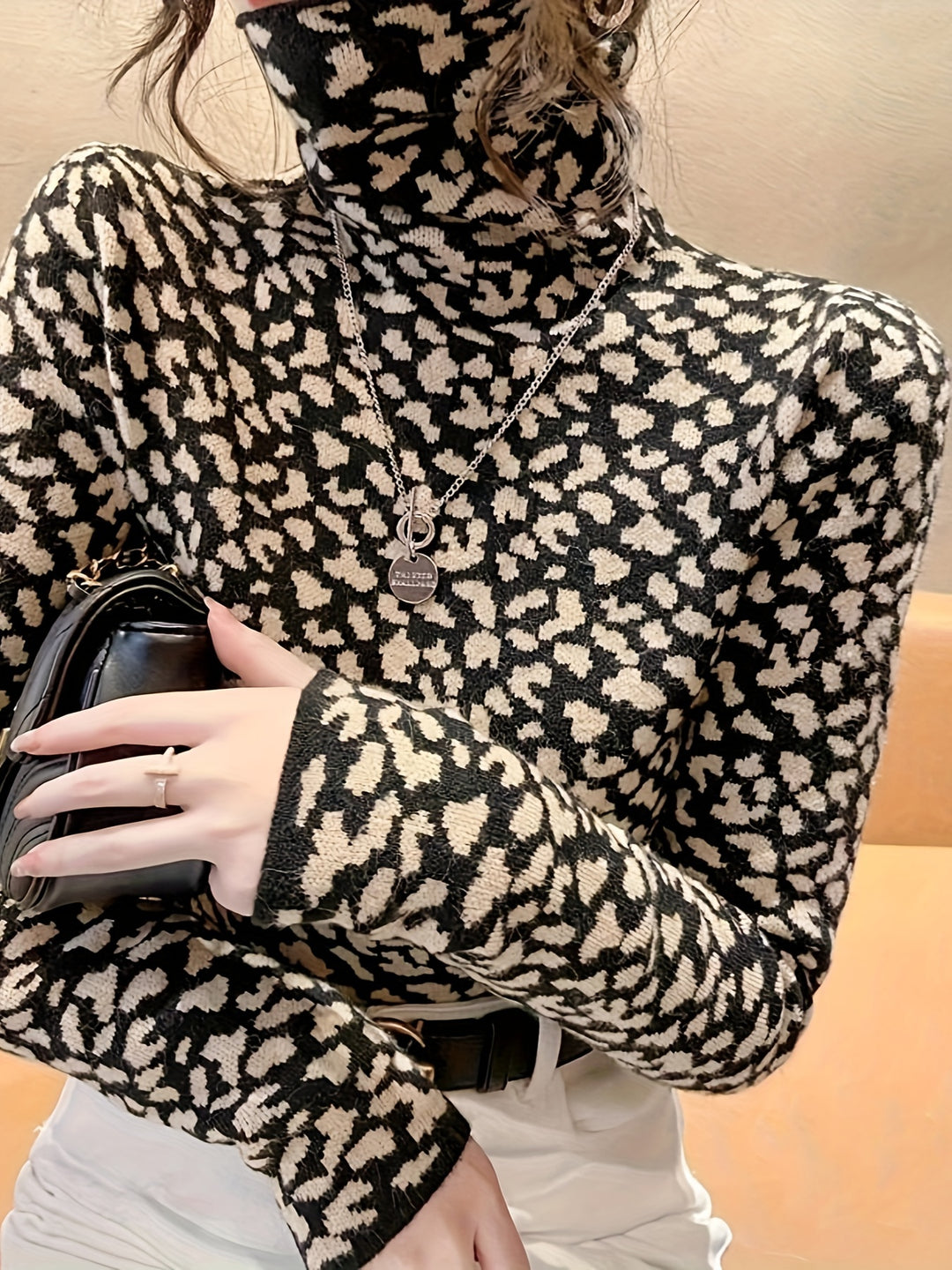 Sophie - Chic Leopard Print Turtleneck Sweater