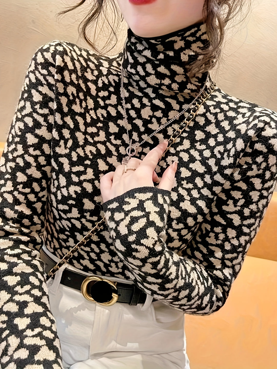 Sophie - Chic Leopard Print Turtleneck Sweater